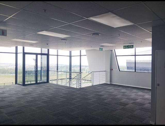 8,300M² WAREHOUSE TO LET IN AIRPORT PARK